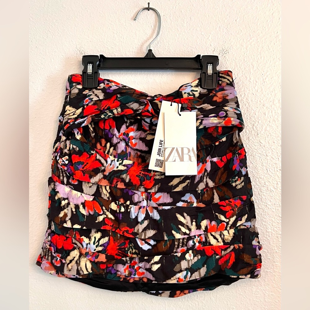 #55- NWT ZARA MINI SKIRT SIZE XS